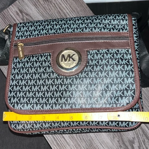Michael Kors MK Monogram Crossbody Bag Brown Trim Medium Everyday Purse 10.25” - Picture 13 of 15
